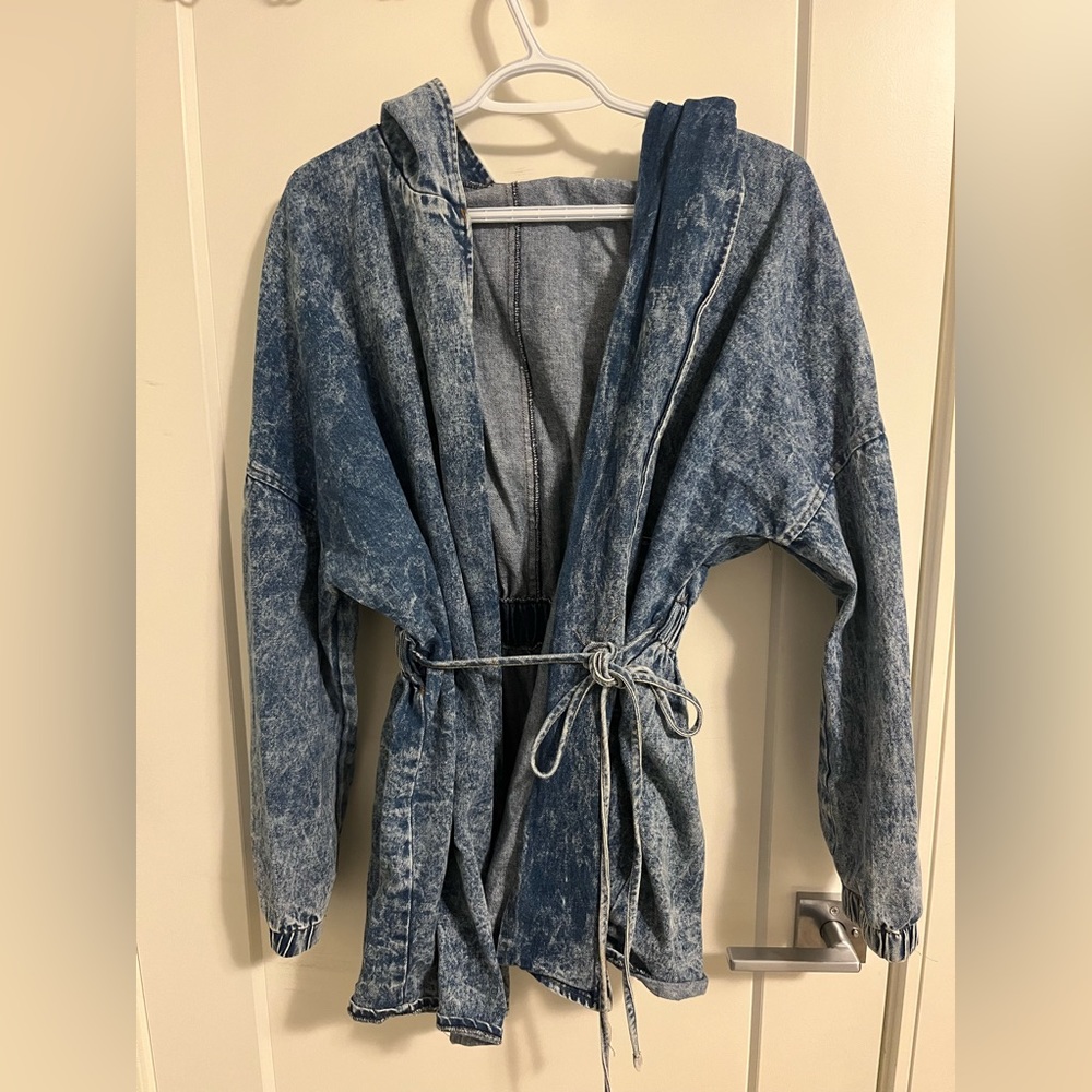 Super cute jean coat size medium!
